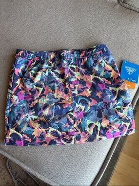 NWT Columbia Girls small (7/8) Navy Multicolor Abstract Skort